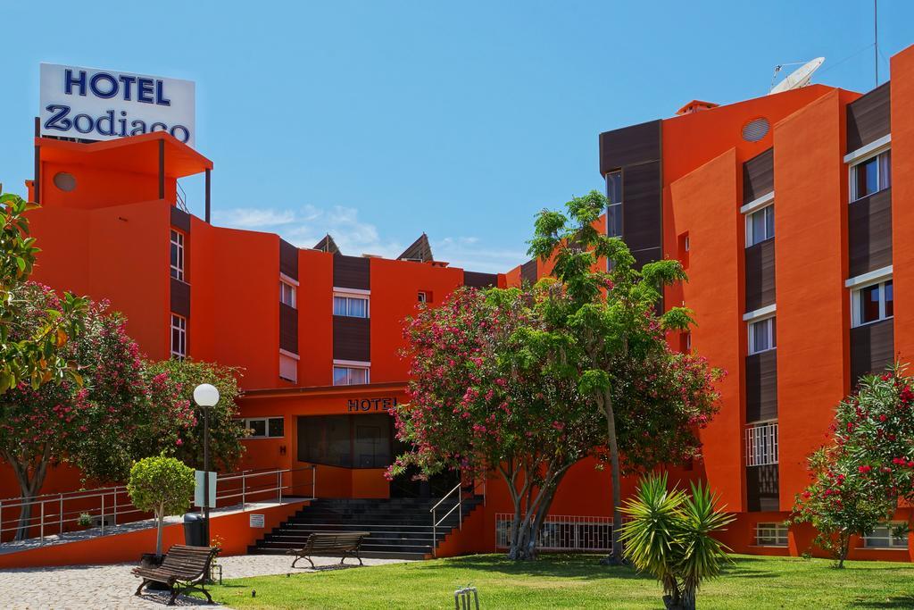 Zodiaco Hotel Quarteira Exterior foto